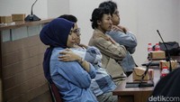 Seminar ini memperkenalkan teknik Box Breathing dan Butterfly Hug untuk membantu menenangkan emosi saat krisis. Selain itu, pentingnya membangun comfort zone melalui dukungan teman sebaya atau peer counseling juga ditekankan. 