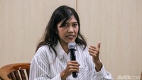 Selain itu, seminar ini juga membahas fenomena tekanan di era modern yang kerap dialami mahasiswa, mulai dari tuntutan akademik hingga pengaruh media sosial. Kondisi tersebut dinilai dapat memicu stres hingga gangguan kesehatan mental jika tidak dikelola dengan baik.
