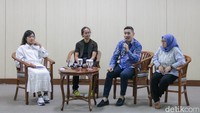 Kegiatan ini menghadirkan dua narasumber, yakni Dr. dr. Ray Wagius Basrowi, MKK., FRSPH dan Visna Vulovik, S.Hum., M.A., serta dimoderatori oleh Dr. Rias Antho Rahmi Suharjo. Seminar diikuti mahasiswa serta sivitas akademika.