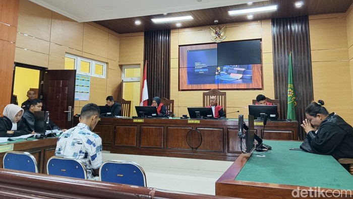 Wanda dalam persidangan di PN Padang Pariaman