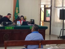 Terbukti Menipu Klien, Pengacara Togar Situmorang Dihukum 2,5 Tahun Bui