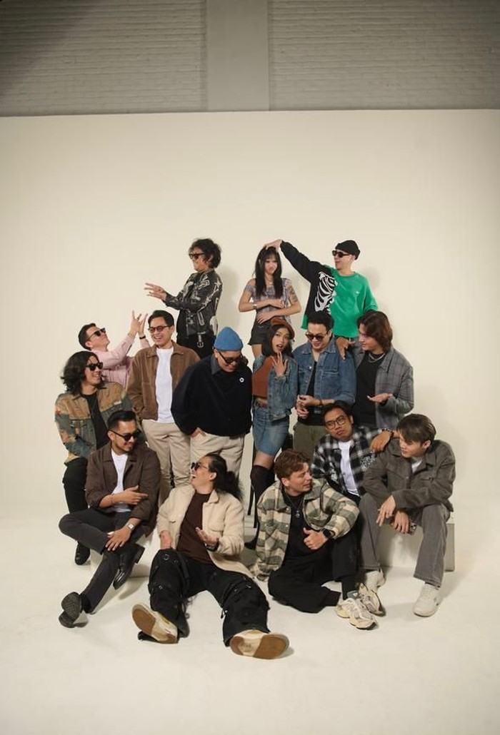 SONAR, dipimpin Billy Taner, merilis album perdana SONAR Compilation Album Vol. 1 dengan 13 lagu EDM.