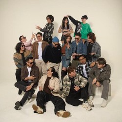 Berdansa Bersama di Album Perdana Sonar