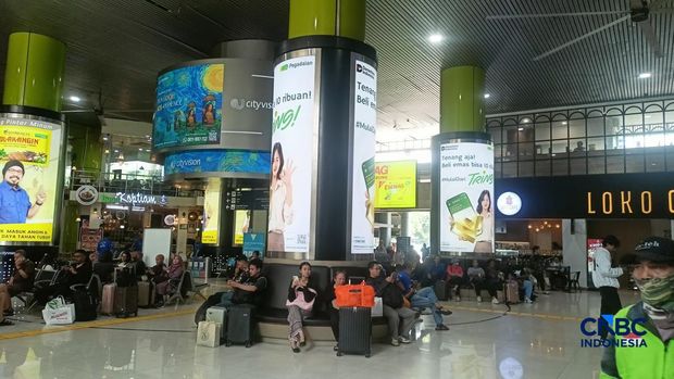 Suasana Stasiun Gambir, Selasa (28/4/2026). (CNBC Indonesia/Ferry Sandi)