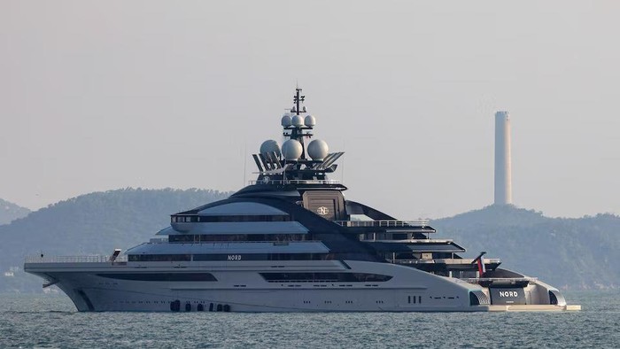 Superyacht Nord terkait miliarder Rusia Alexey Mordashov, yang dikenal dekat dengan Presiden Vladimir Putin, dalam foto tahun 2022 (dok. REUTERS/Tyrone Siu/File Photo)