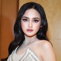 Spill Makeup Resepsi Syifa Hadju, Foundation Rp 1,2 Juta-Produk Drugstore