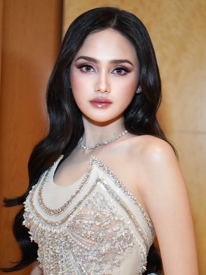 Makeup resepsi pernikahan Syifa Hadju.