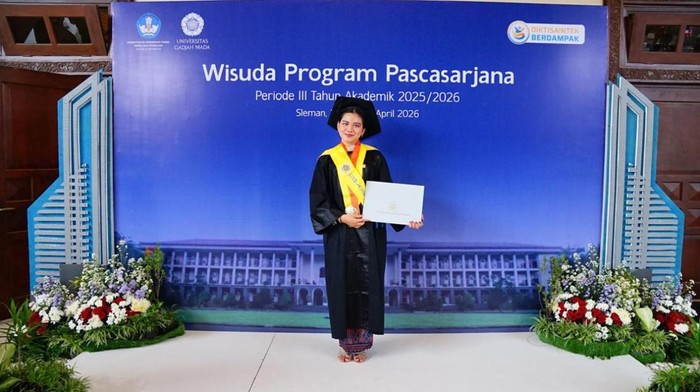 Tania saat hari kelulusan