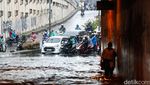 Underpass Tambun Masih Tergenang Banjir hingga Pagi