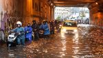Underpass Tambun Masih Tergenang Banjir hingga Pagi
