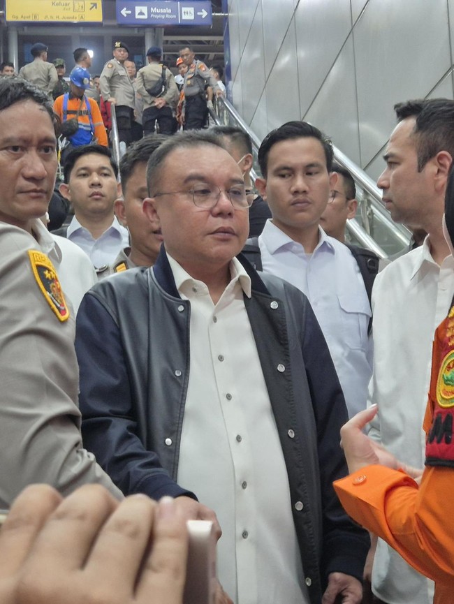 Momen Dasco Cek Proses Evakuasi Korban Kecelakaan Kereta di Bekasi