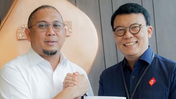 Wakil Ketua Komisi VI DPR RI, Andre Rosiade, menemui Direktur Utama Telkomsel Nugroho.