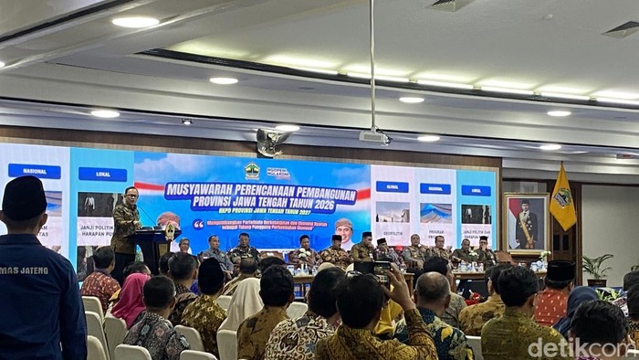Wakil Menteri Dalam Negeri (Wamendagri) Bima Arya Sugiarto dalam sambutannya di Musrenbang Provinsi Jawa Tengah (Jateng), di Gradhika Bhakti Praja, Gedung Pemprov Jateng, Kecamatan Semarang Selatan, Selasa (28/4/2026).