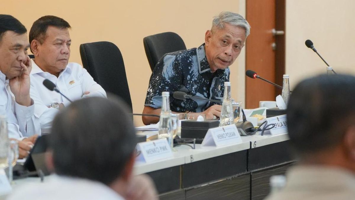 Kemensos Terus Kirim Bantuan Korban Gempa & Konflik Sosial di Maluku Utara? — INDONESIA — ERYU PROJECT