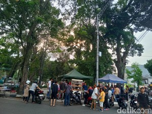 Ragam Kuliner Kaki Lima di Taman Gajah Mada, Diminati Warga Medan