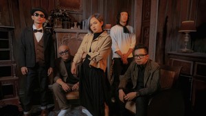 Wayang yang dulu dikenal lewat lagu Dongeng, memulai era baru dengan berbagai perubahan yang cukup mengagetkan, baik dalam tubuh band maupun secara musik. Kini mereka hadir dengan formasi baru yaitu Taurin (Vokal), Odji (Bass), Ilham (Gitar), Aie (Gitar), dan Farid (Drum). (Foto: ist)