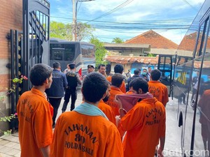 35 WNA India Tersangka Judi Online Dilimpahkan ke Kejati Bali