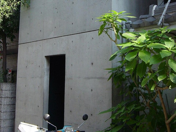 Azuma House, rumah tanpa jendela luar
