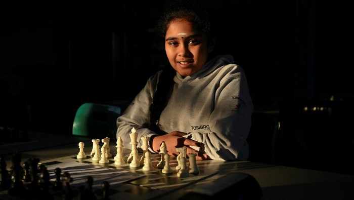 Bodhana Sivanandan plays chess with another young member at Harrow Chess Club in Harrow, London, Britain, April 23, 2026. REUTERS/Jaimi Joy     TPX IMAGES OF THE DAY