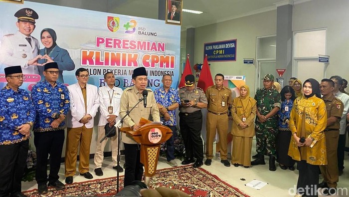 Bupati Fawait saat meresmikan Klinik CPMI.