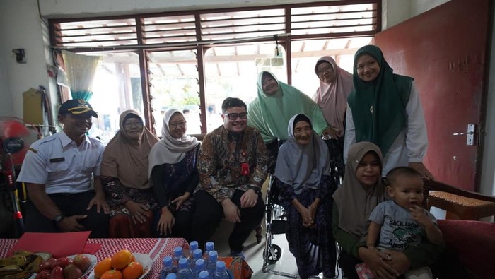 Bupati Kediri Mas Dhito bertamu ke CJH tertua Mbah Marsiyah