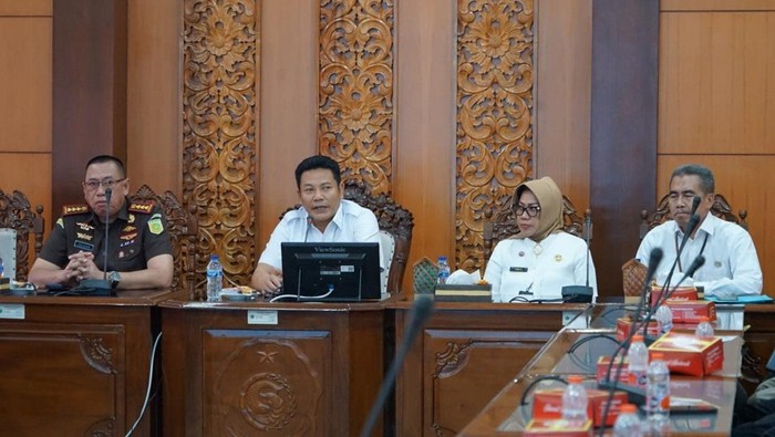 Bupati Subandi bersama Kejaksaan Negeri Sidoarjo menggelar Rapat Koordinasi Program Jaga Desa.