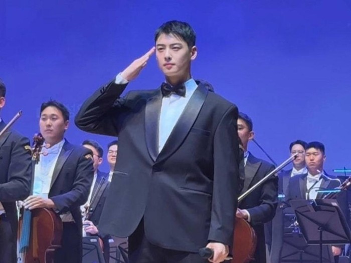 Penampilan perdana Cha Eun Woo setelah tersandung skandal pajak.