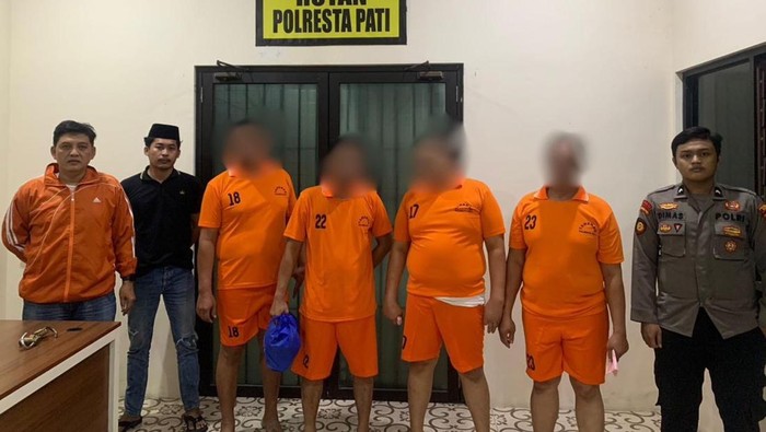 Tampang empat debt collector yang ditangkap usai diduga merampas mobil seorang perempuan. Foto diunggah Rabu (29/4/2026).