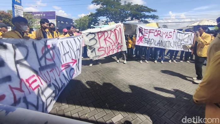 Demo mahasiswa di Sidoarjo