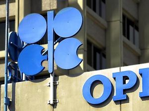 OPEC+ Sepakat Tahan Produksi Minyak