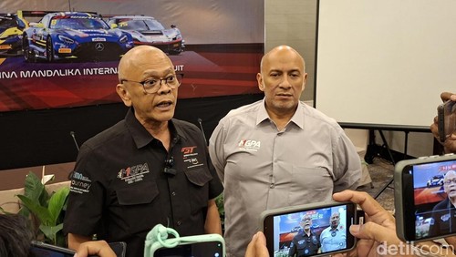 Dirut Utama MGPA Priandhi Satria bersama Vice President Business Development MGPA, Rully Habibie di Mataram, Selasa malam (28/4/2026). (Foto: Ahmad Viqi/detikBali).