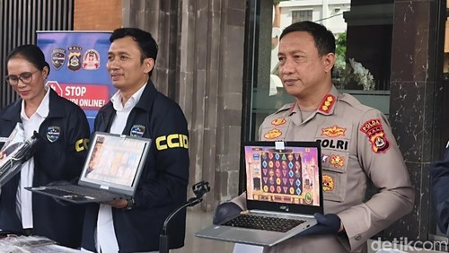 Ditressiber Polda Bali mengungkap kasus judi online yang beroperasi di wilayah Benoa, Kuta Selatan, Badung, Bali, Rabu (29/4/2026).