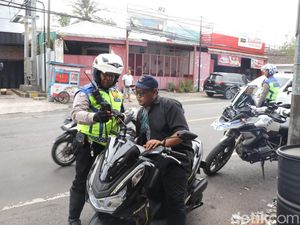 Polda Jatim Tindak Pelanggar dengan Handheld, Optimalkan Gakkum Presisi