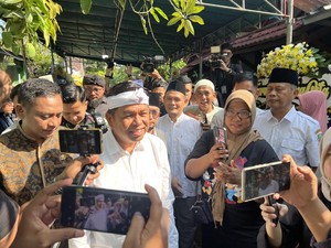 KDM Beri Santunan Rp 50 Juta ke Keluarga Korban Meninggal Tabrakan KA di Bekasi