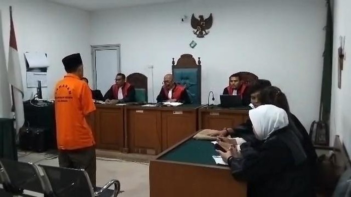 Haji Sutar jalanin sidang vonis di Pengadilan Negeri Palembang