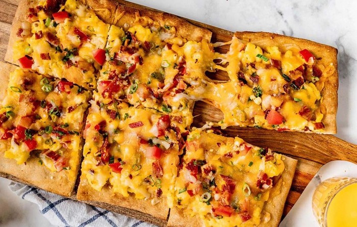 Ilustrasi Bacon & Eggs Morning Pizza