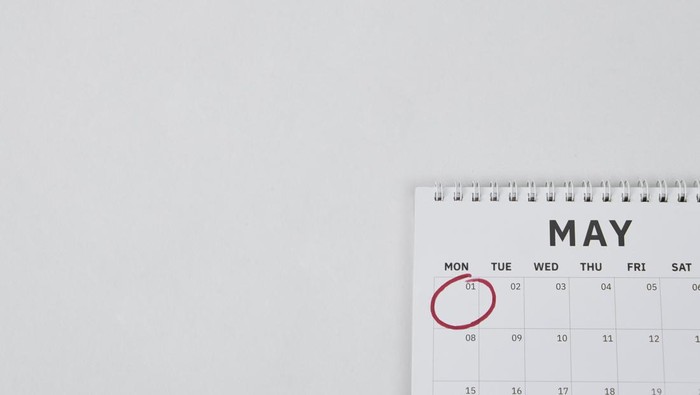 Ilustrasi Peringatan Besar Mei 2026. Peringatan besar nasional-internasional Mei 2026.