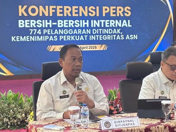 Direktur Pengamanan dan Intelijen Direktorat Jenderal Pemasyarakatan, Lilik Sujandi,, dalam konferensi pers di Kemenimipas, Rabu, 29 April 2026 (Belia/detikcom)