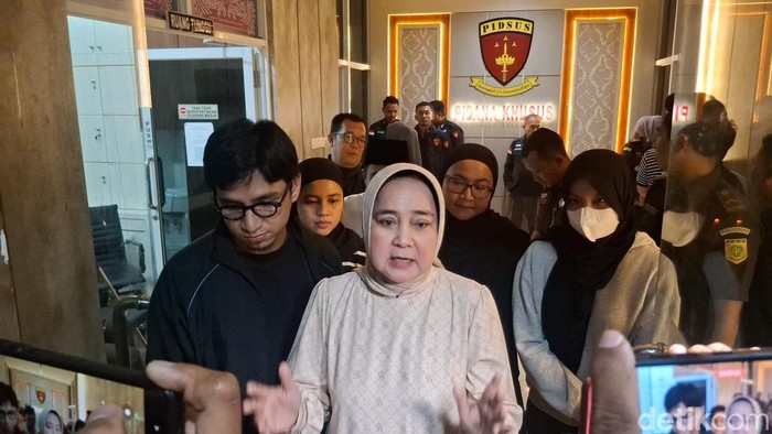 Istri Gubernur Lampung Arinal, Riana Sari