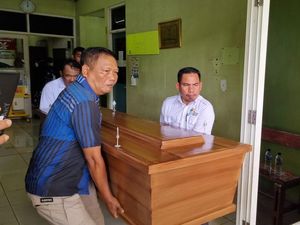 Video: Jenazah Mia Citra Korban Kecelakaan Kereta di Bekasi Dibawa ke Ngawi
