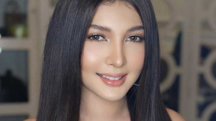 Yayasan Puteri Indonesia memutuskan secara resmi mencabut gelar Puteri Indonesia Riau 2024, Jeni Rahmadial Fitri.