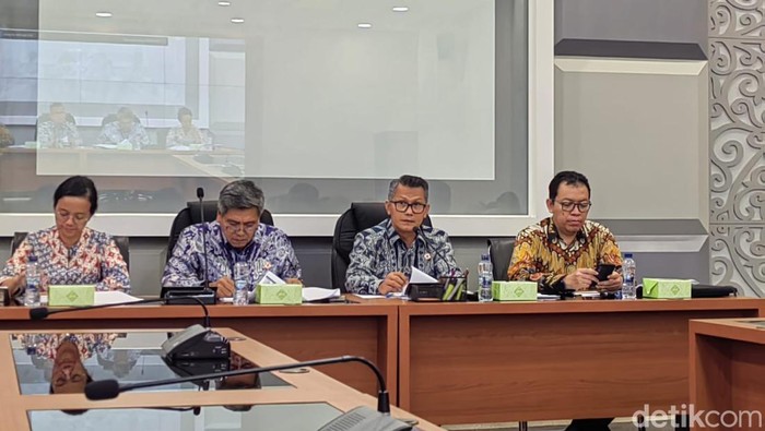Juru Bicara Kemenperin, Febri Hendri Antoni Arief