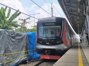 Video: Menhub Pantau Langsung Uji Coba KRL Cikarang
