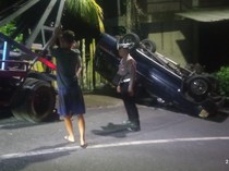 Diduga Rem Blong, Mobil Terbalik di Sukasada Tewaskan 1 Orang