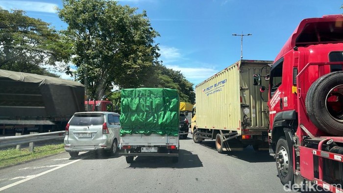 Kemacetan di Exit Tol Waru