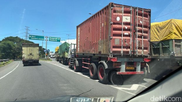 Kemacetan di Exit Tol Waru