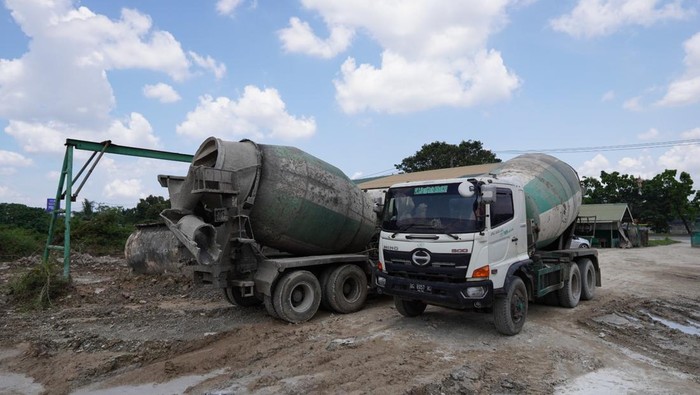 Kendaraan yang disita Kejati Sumsel atas kasus dugaan tipikor distribusi semen.