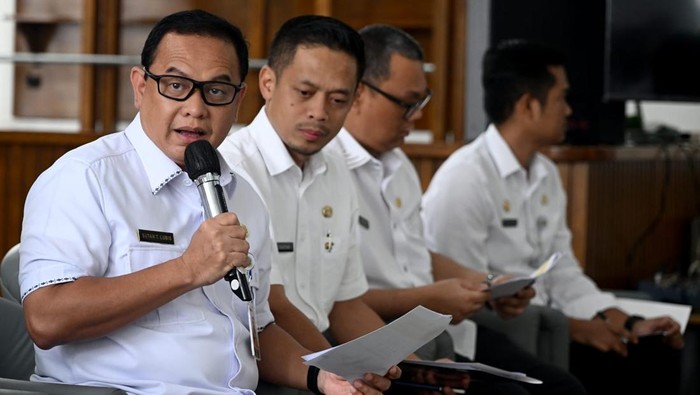Kepala Badan Pendapatan Daerah Sumut, Sutan Tolang Lubis, saat konferensi pers di Lobby Dekranasda, Kantor Gubernur Sumut. (Dok. Diskominfo Sumut)