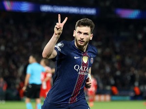 Khvicha Kvaratskhelia Pemain Terbaik Liga Champions 2025/26