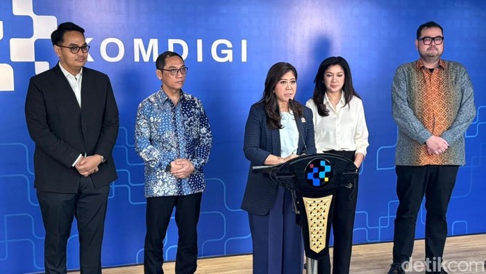Komdigi ingatkan batas waktu evaluasi secara mendiri kepada penyelenggara sistem elektronik (PSE) terhadap pembatasan usia pengguna di bawah 16 tahun.